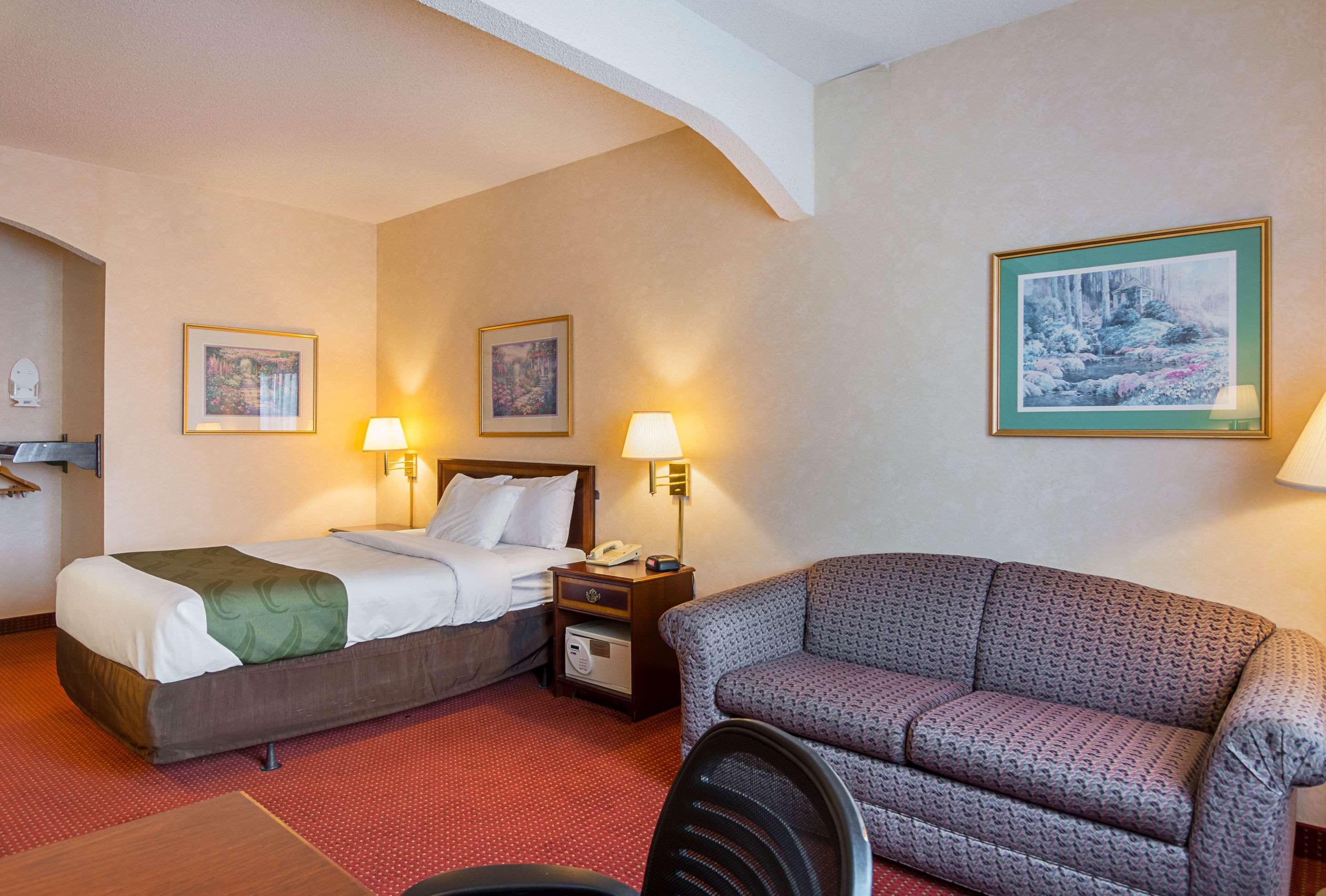 Quality Inn & Suites Kearneysville - Martinsburg Екстер'єр фото