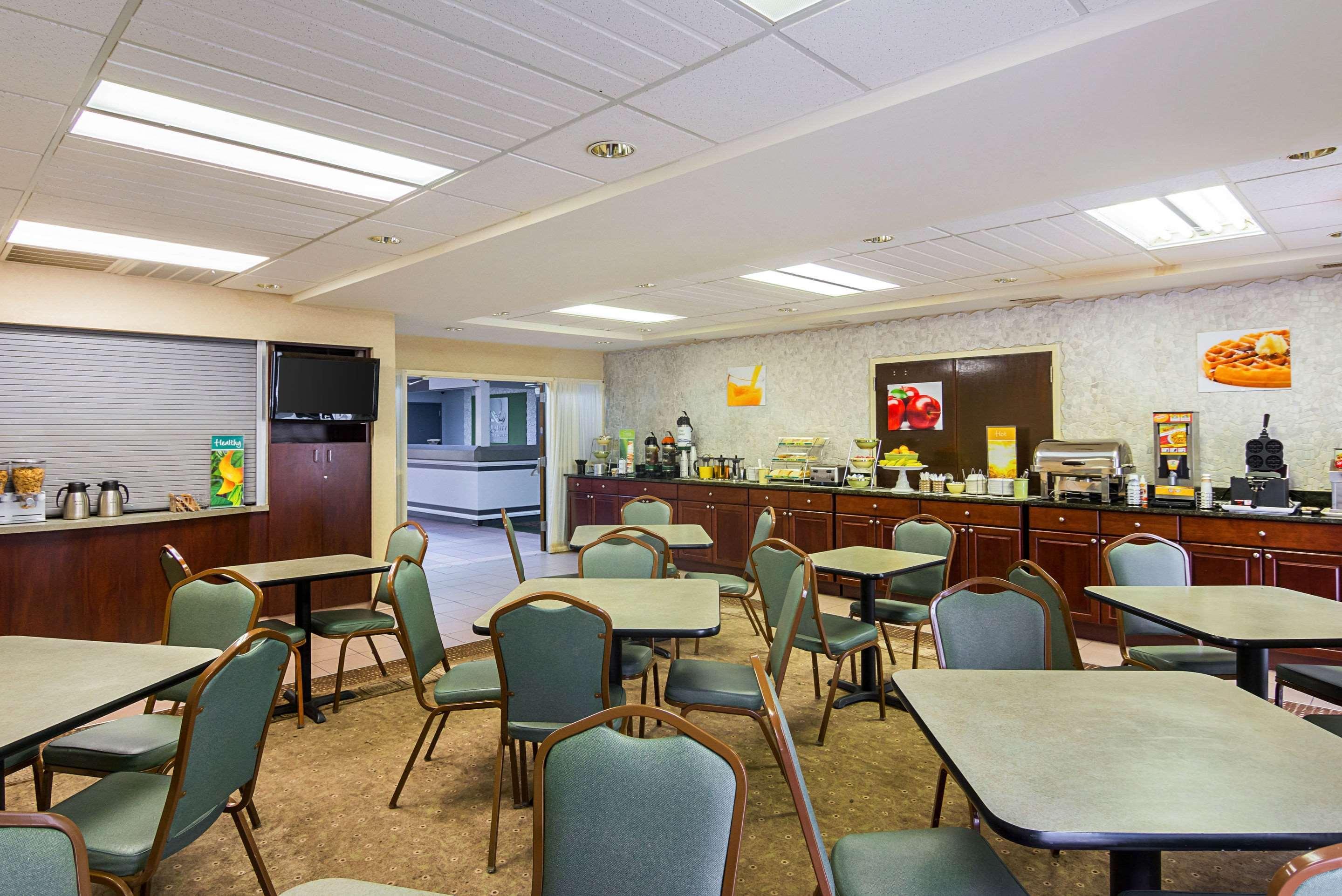 Quality Inn & Suites Kearneysville - Martinsburg Екстер'єр фото