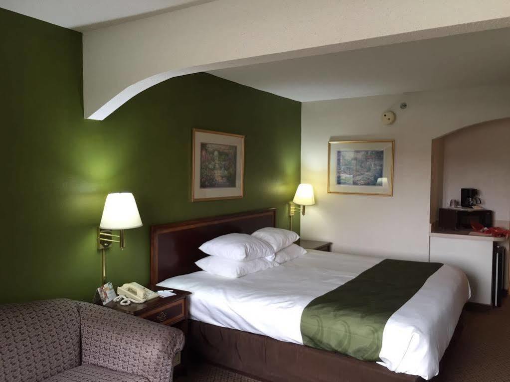 Quality Inn & Suites Kearneysville - Martinsburg Екстер'єр фото